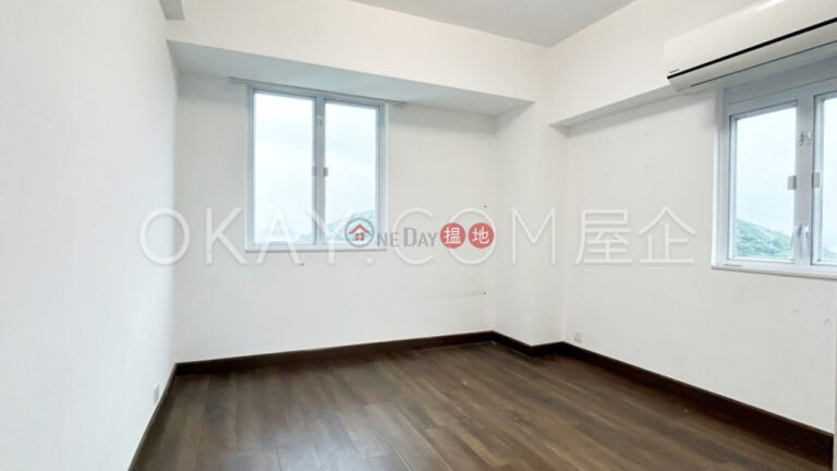 Tasteful 3 bedroom with sea views & parking | Rental