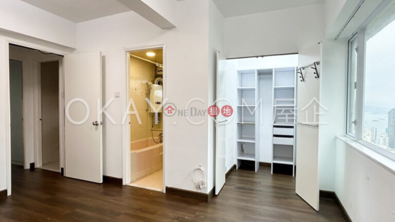 Tasteful 3 bedroom with sea views & parking | Rental