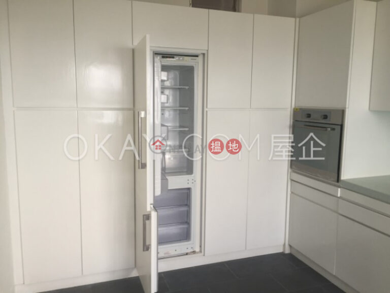 Luxurious 3 bedroom with balcony & parking | Rental