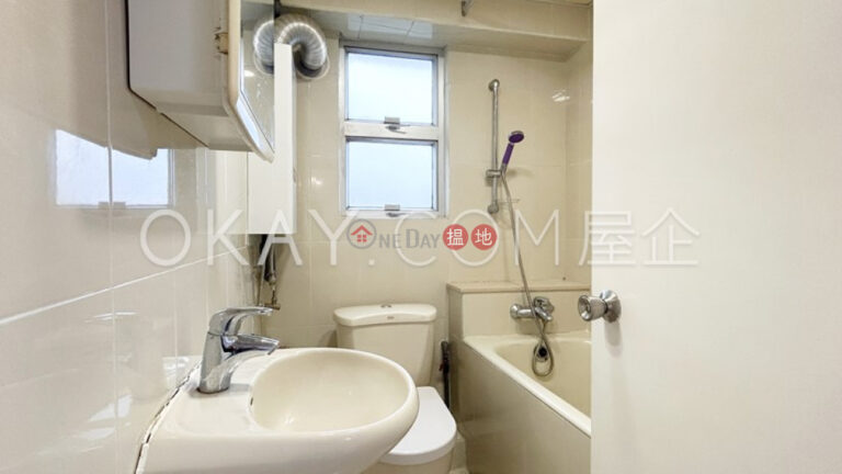 Tasteful 3 bedroom with sea views & parking | Rental