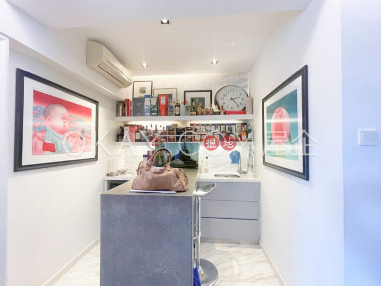 Efficient 4 bedroom with balcony & parking | Rental