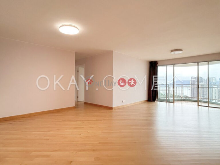Luxurious 3 bed on high floor with sea views & balcony | Rental