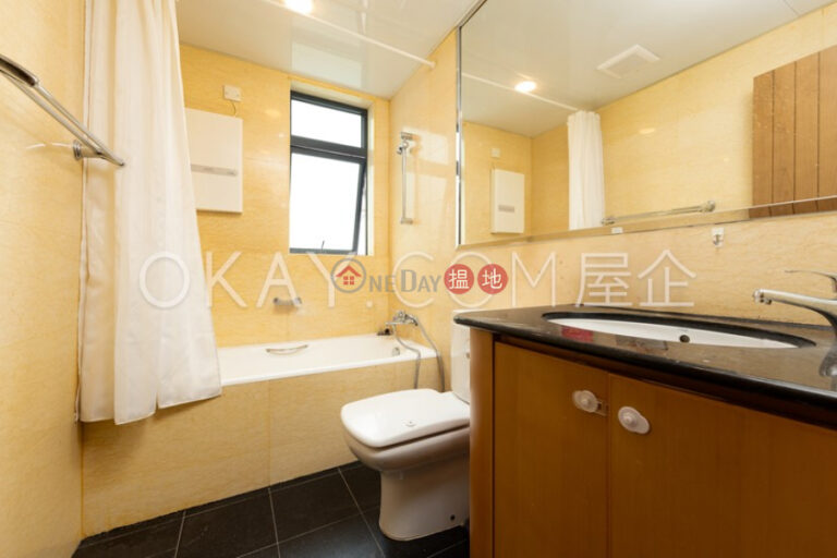 Luxurious 2 bed on high floor with sea views & rooftop | Rental