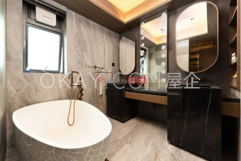 Luxurious 2 bed on high floor with sea views & rooftop | Rental