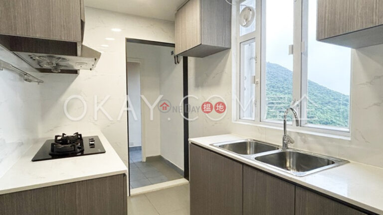 Tasteful 3 bedroom with sea views & parking | Rental