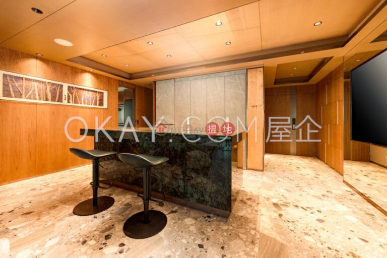 Luxurious 2 bed on high floor with sea views & rooftop | Rental