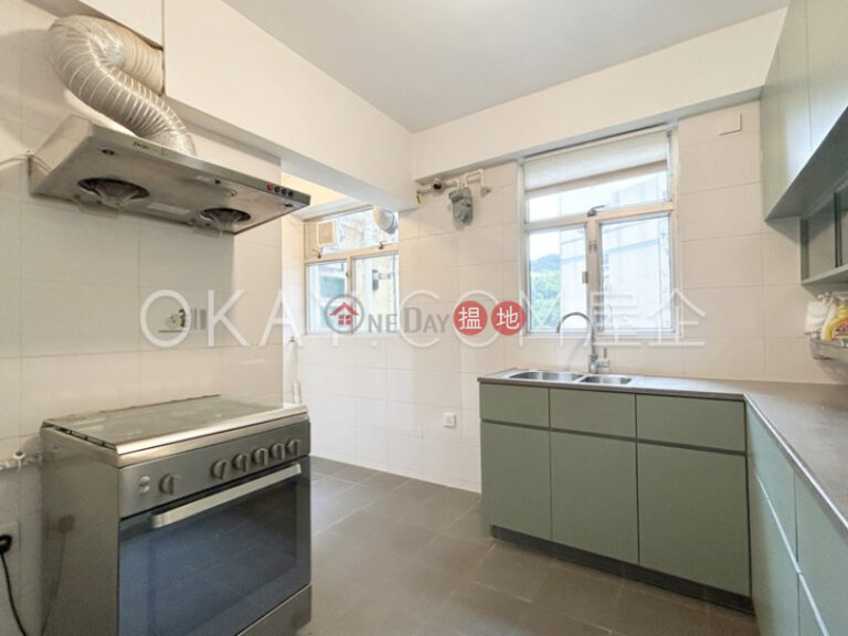 Luxurious 3 bed on high floor with sea views & balcony | Rental