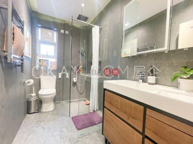 Efficient 4 bedroom with balcony & parking | Rental