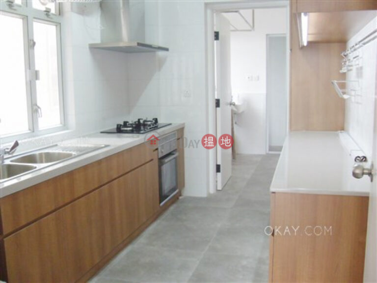 Unique 4 bedroom with balcony & parking | Rental