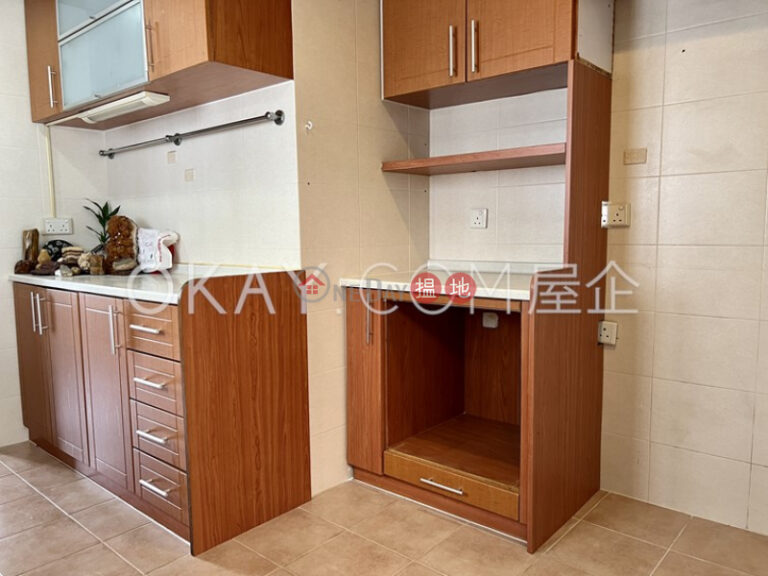 Tasteful 3 bedroom with parking | Rental