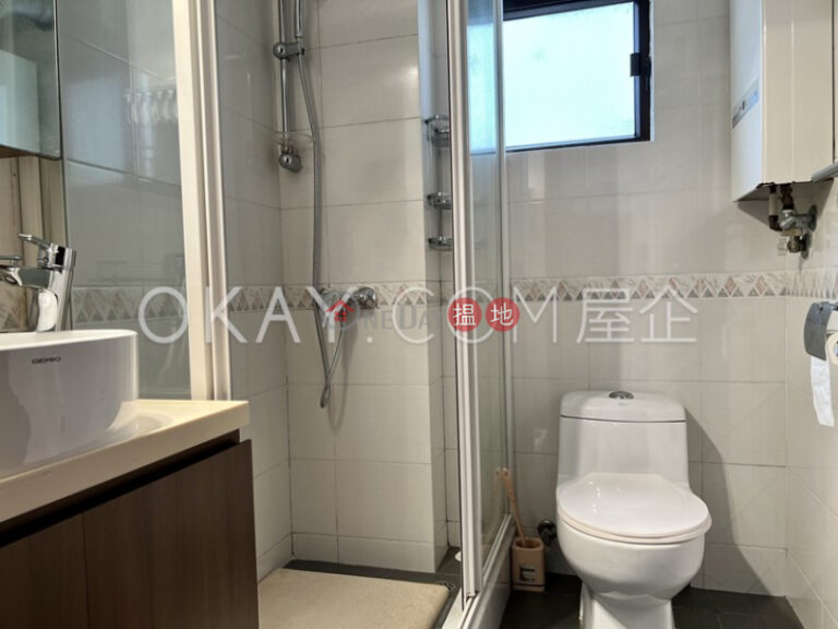 Tasteful 3 bedroom with parking | Rental