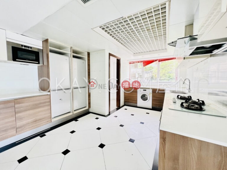 Luxurious 3 bedroom with balcony | Rental