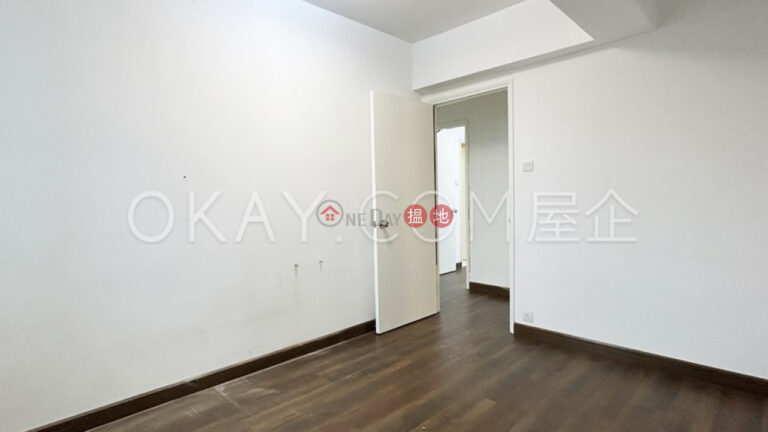 Tasteful 3 bedroom with sea views & parking | Rental