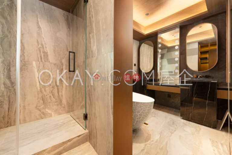 Luxurious 2 bed on high floor with sea views & rooftop | Rental