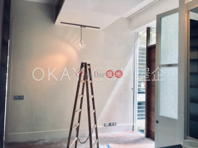 Unique 2 bedroom with balcony & parking | Rental