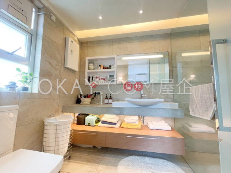 Efficient 4 bedroom with balcony & parking | Rental