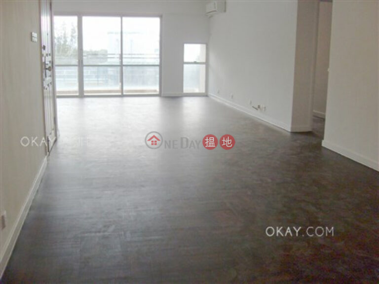 Unique 4 bedroom with balcony & parking | Rental