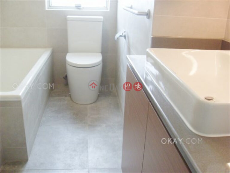 Unique 4 bedroom with balcony & parking | Rental