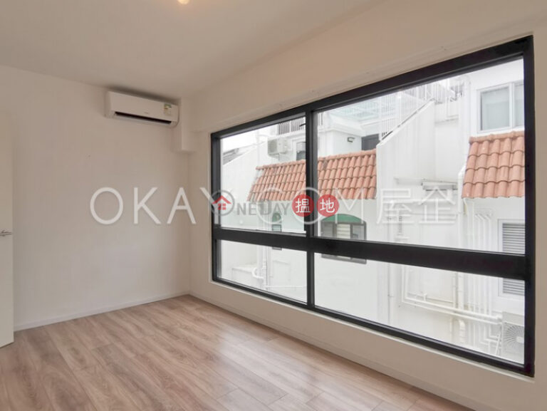 Gorgeous 3 bedroom with balcony & parking | Rental