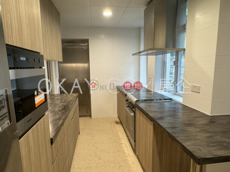 Luxurious 3 bedroom with rooftop & parking | Rental