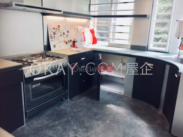 Unique 2 bedroom with balcony & parking | Rental