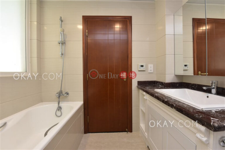 Luxurious 4 bedroom with parking | Rental