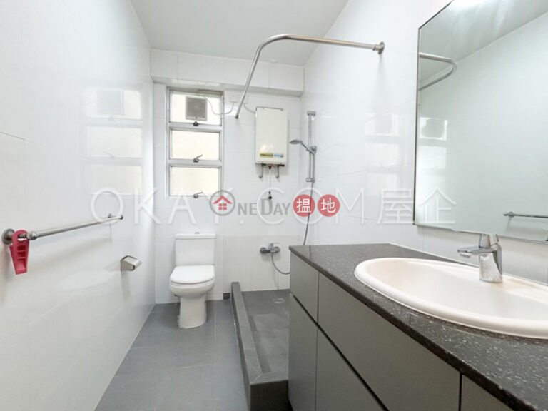 Luxurious 3 bed on high floor with sea views & balcony | Rental