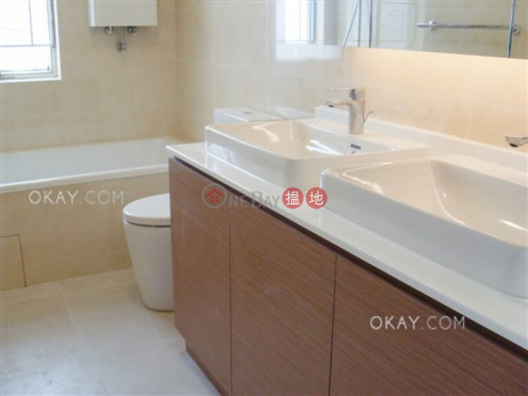 Unique 4 bedroom with balcony & parking | Rental