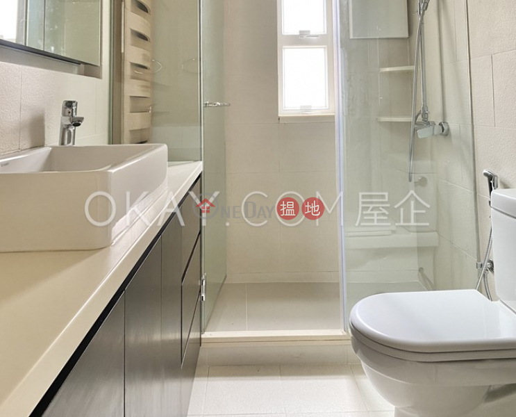 Efficient 2 bed on high floor with rooftop & balcony | Rental