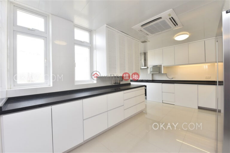 Luxurious 4 bedroom with parking | Rental