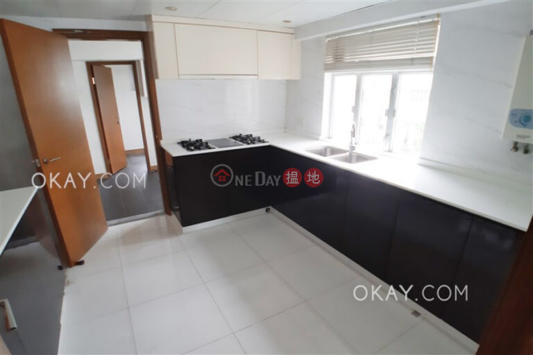 Efficient 4 bedroom with balcony & parking | Rental