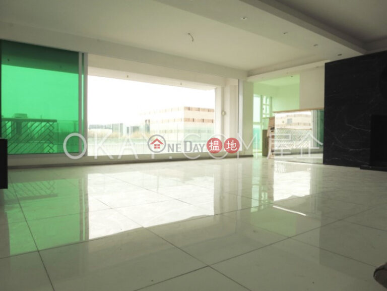 Beautiful 3 bedroom with terrace & balcony | Rental