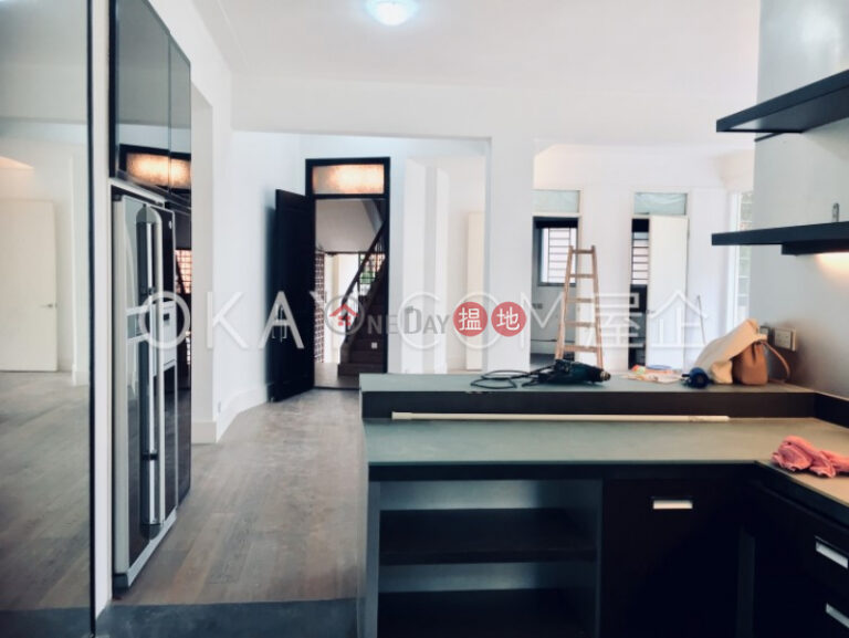 Unique 2 bedroom with balcony & parking | Rental