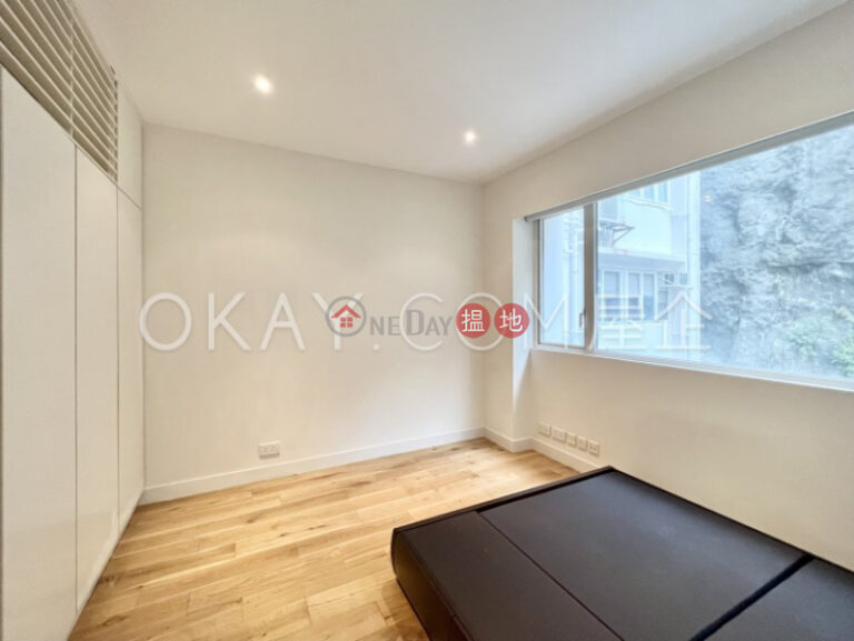 Lovely 3 bedroom with sea views, balcony | Rental