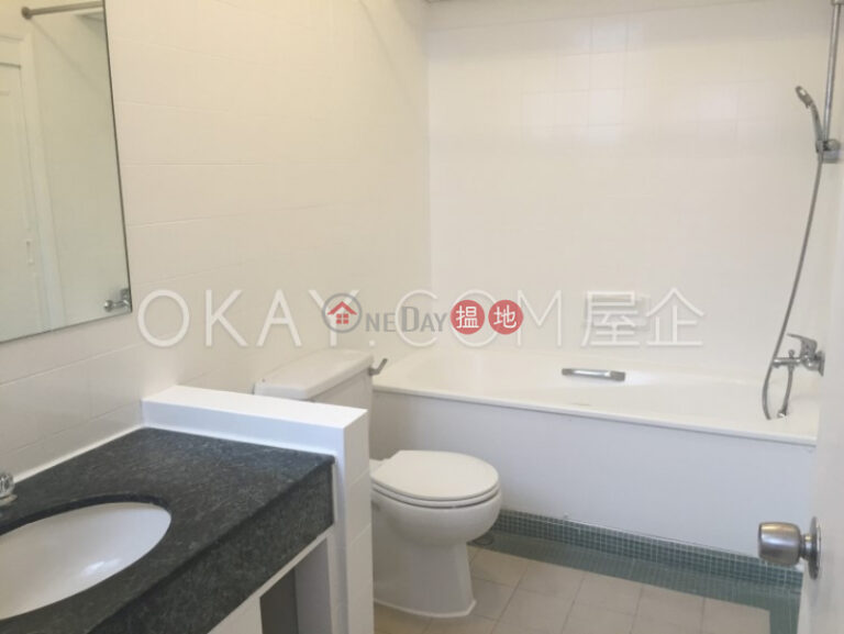 Luxurious 3 bedroom with balcony & parking | Rental