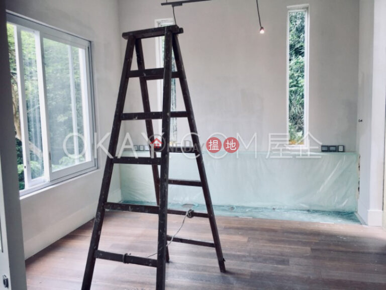 Unique 2 bedroom with balcony & parking | Rental