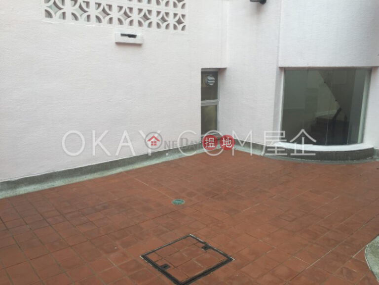 Luxurious 3 bedroom with balcony & parking | Rental