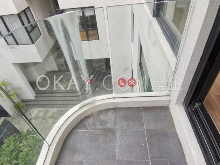 Gorgeous 3 bedroom with balcony & parking | Rental