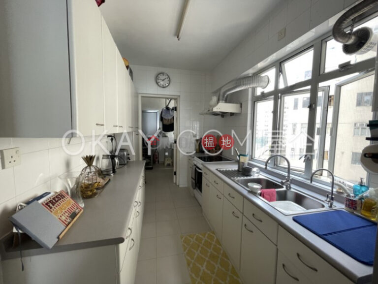 Efficient 4 bedroom with balcony & parking | Rental