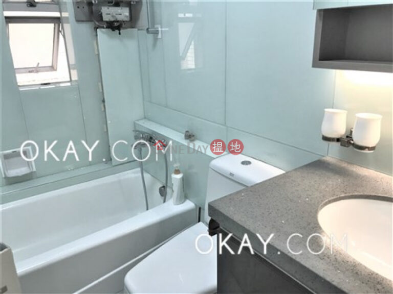 Lovely 2 bedroom with sea views, balcony | Rental