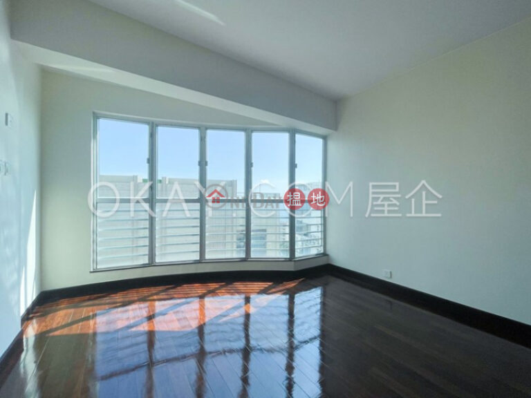 Stylish 3 bedroom with parking | Rental