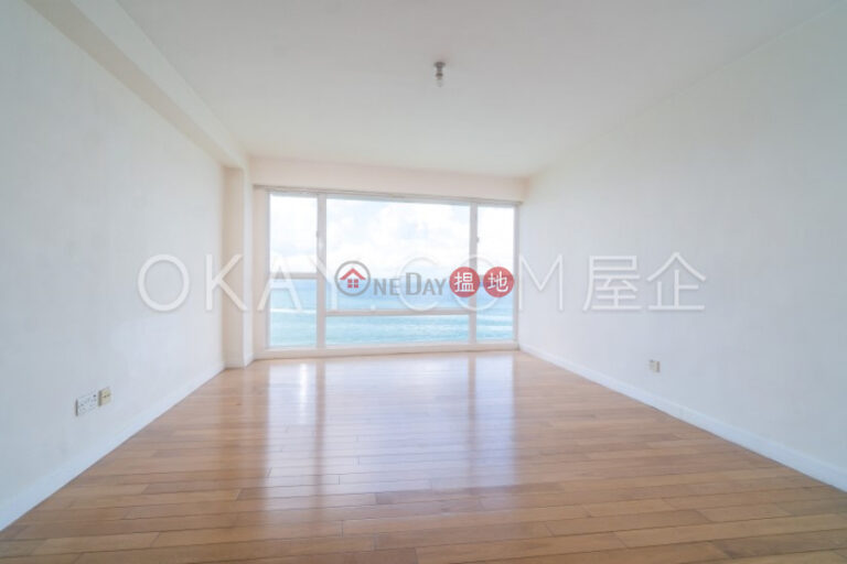 Stylish 3 bedroom with sea views, balcony | Rental