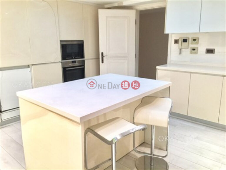 Gorgeous 4 bedroom with sea views & balcony | Rental