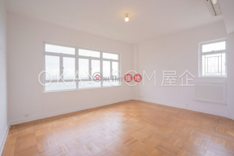 Rare 3 bedroom with parking | Rental