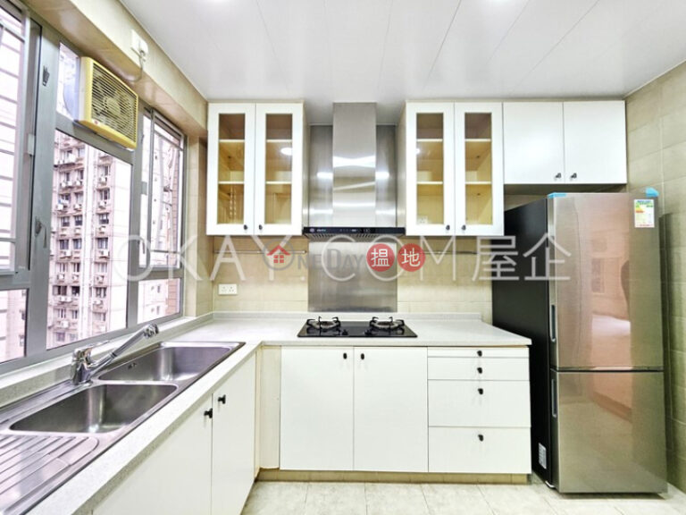 Charming 3 bed on high floor with sea views & balcony | Rental