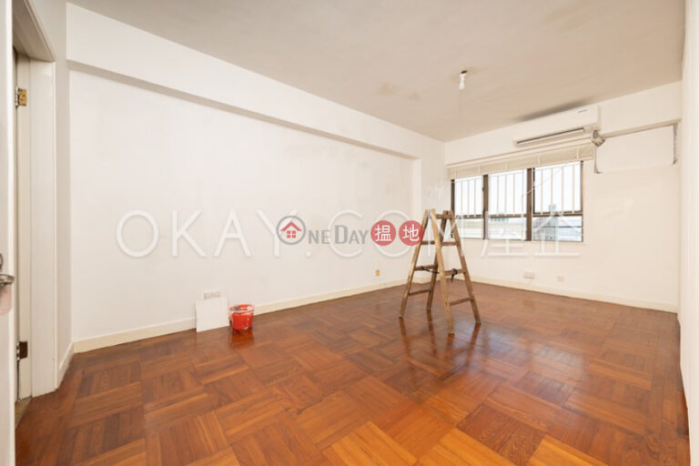 Efficient 3 bedroom with terrace & parking | Rental