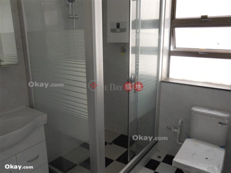 Charming 3 bedroom on high floor with balcony | Rental