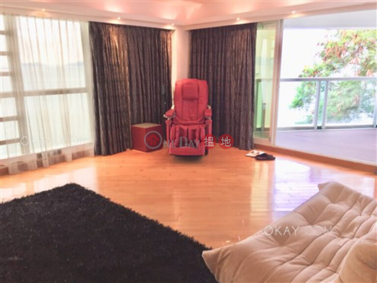 Gorgeous 4 bedroom with sea views & balcony | Rental