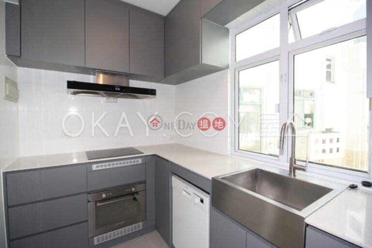 Efficient 2 bedroom with rooftop & parking | Rental