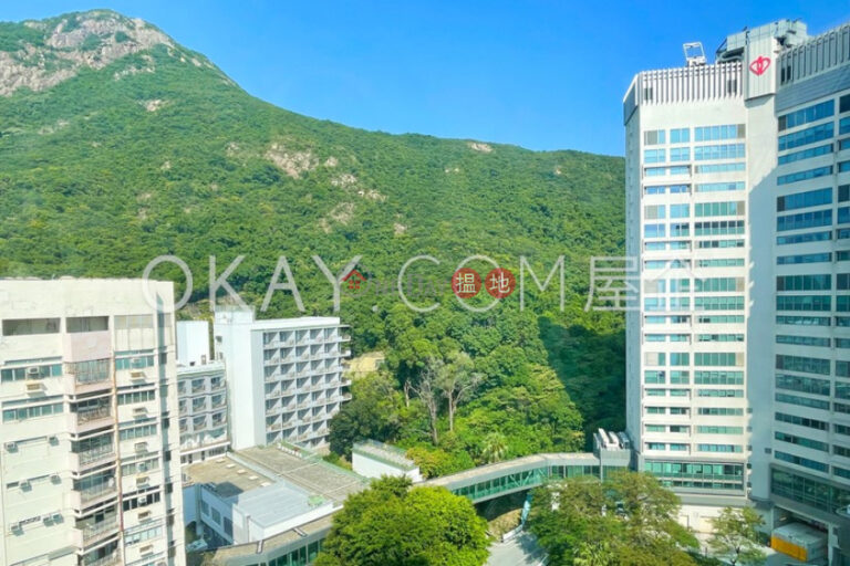 Luxurious 3 bed on high floor with sea views & parking | Rental